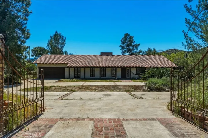 11560 Darling Road, Agua Dulce, California 91390