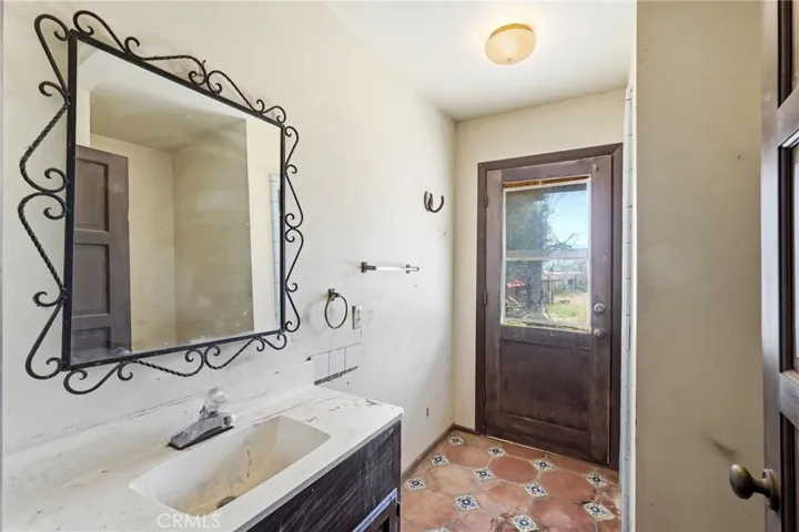 11560 Darling Road, Agua Dulce, California 91390