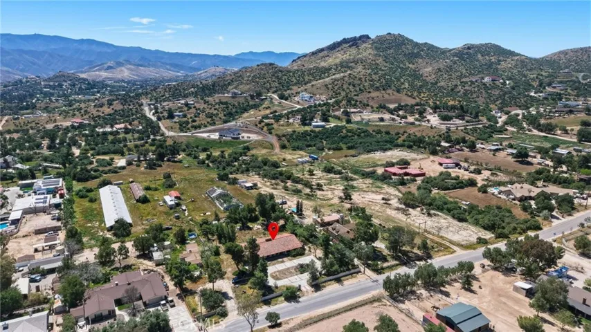 11560 Darling Road, Agua Dulce, California 91390
