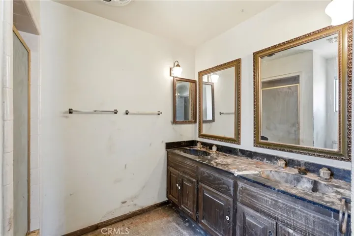 11560 Darling Road, Agua Dulce, California 91390