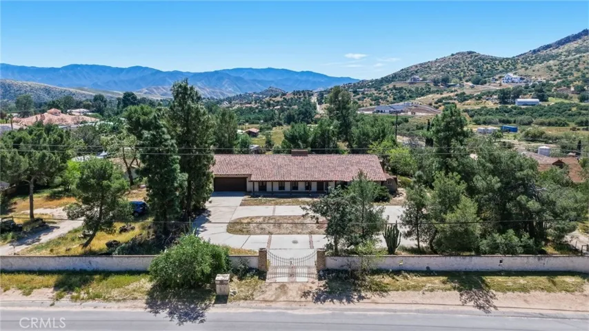 11560 Darling Road, Agua Dulce, California 91390