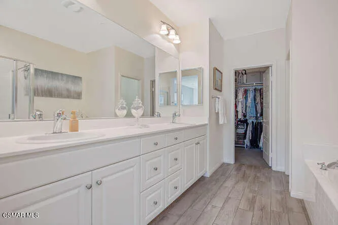 B1A1357-019-019-666x445