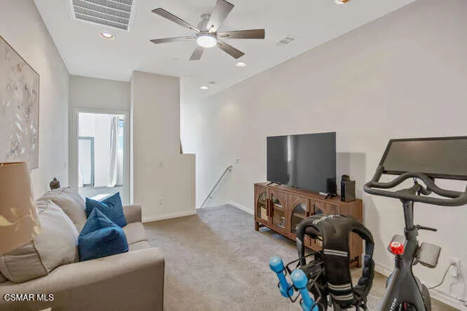 B1A1369-022-023-666x445