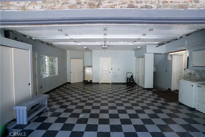 Garage w/laundry and storage