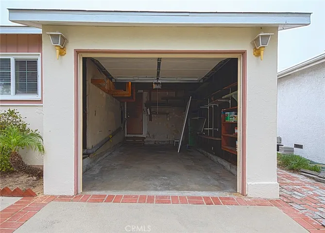 Garage with direct access to interior