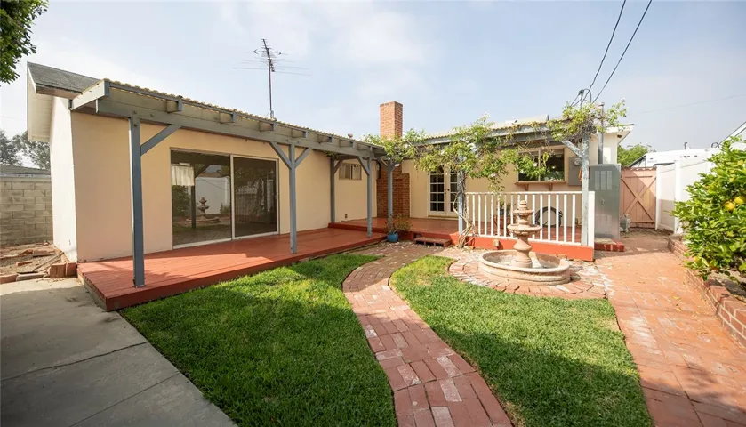 Inviting backyard with lemon tree