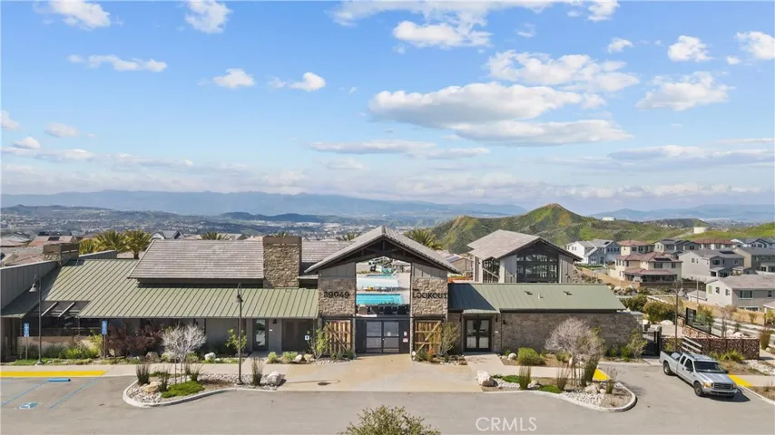 Recenter- Pool, splash pool, rec room, bbq, gym