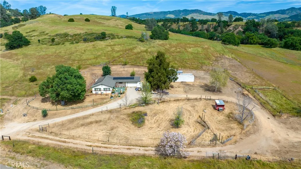 70331 Vineyard Canyon Rd., Parkfield, California 93451 — photo 4