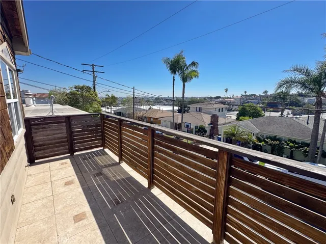Delightful balcony with peekaboo ocean views!