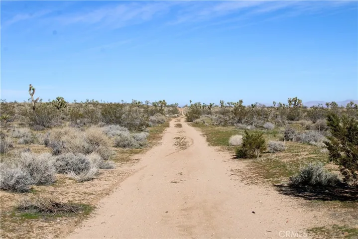 40 Ac La Brisa Drive, Yucca Valley, California 92284