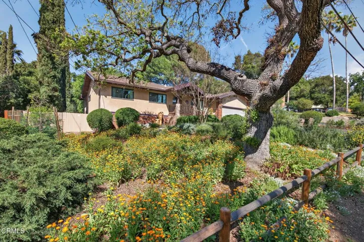 4-web-or-mls-Upmarketmedia_525Ven-011