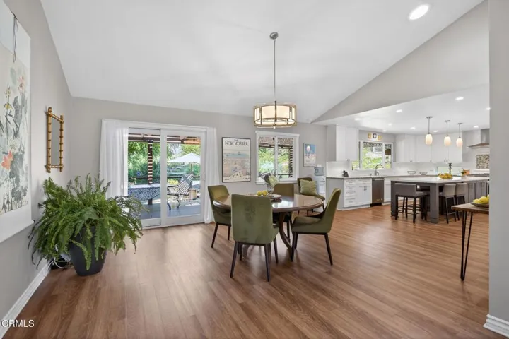 14-web-or-mls-Upmarketmedia_525Ven-048