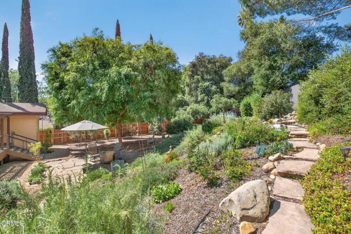 56-web-or-mls-Upmarketmedia_525Ven-172