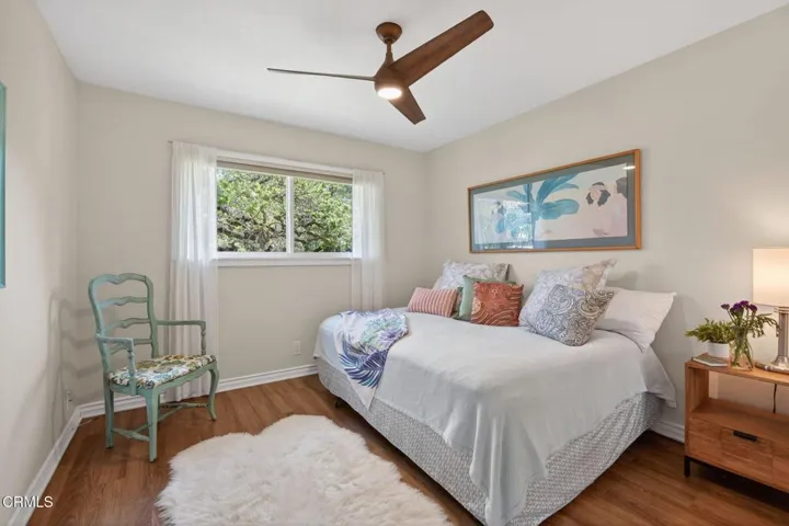 36-web-or-mls-Upmarketmedia_525Ven-112