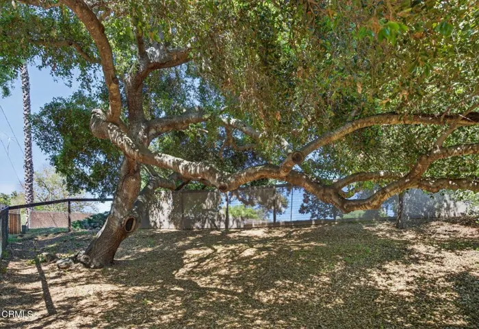 59-web-or-mls-Upmarketmedia_525Ven-183