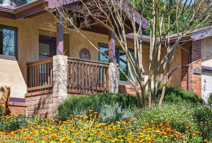 6-web-or-mls-Upmarketmedia_525Ven-018