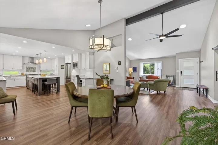 16-web-or-mls-Upmarketmedia_525Ven-053