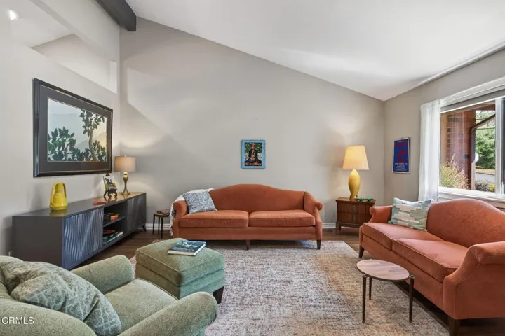 12-web-or-mls-Upmarketmedia_525Ven-040