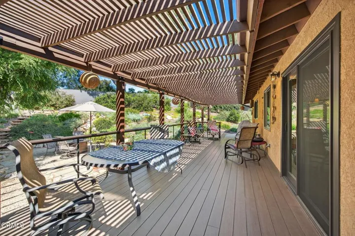 41-web-or-mls-Upmarketmedia_525Ven-128