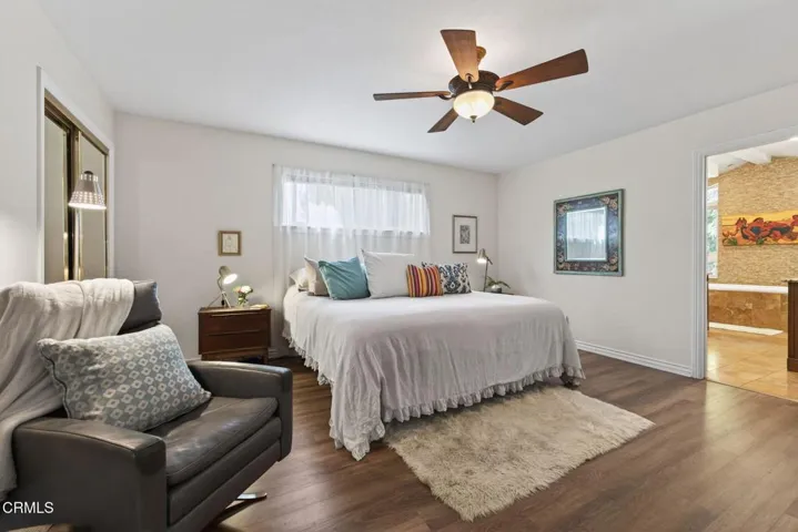 26-web-or-mls-Upmarketmedia_525Ven-084