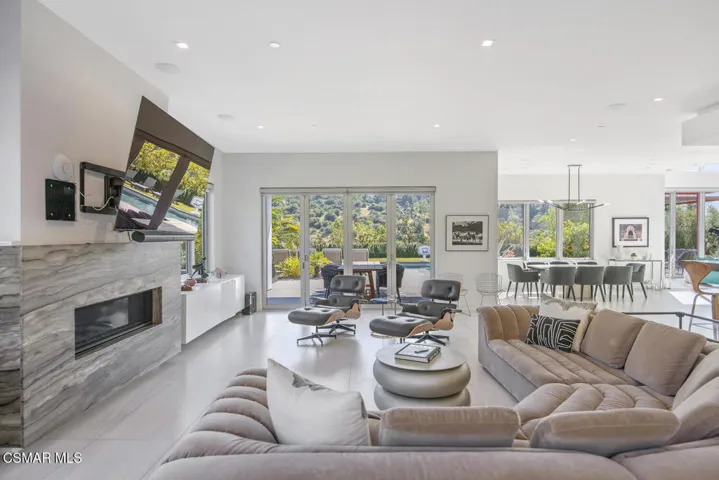 2386 Sierra Creek Rd Agoura-large-037-03