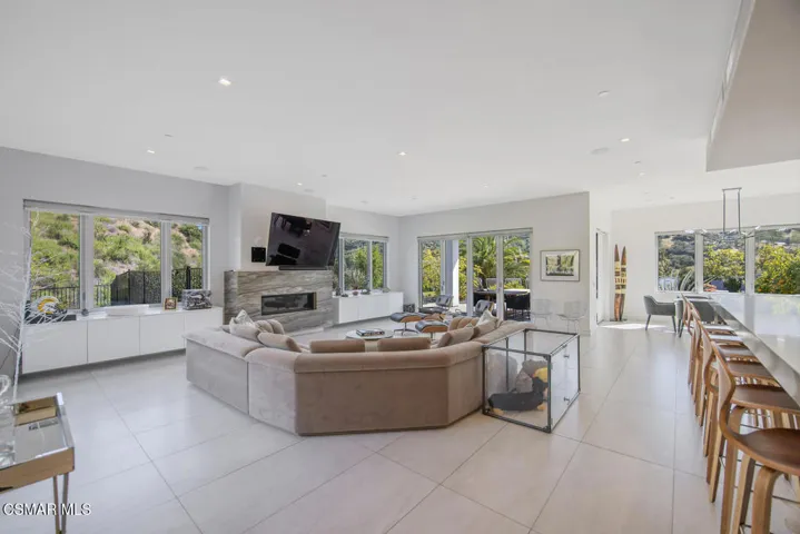 2386 Sierra Creek Rd Agoura-large-039-02