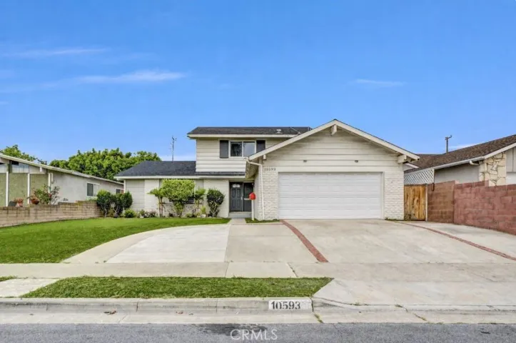 Nice curb appeal with synthetic grass in front yard