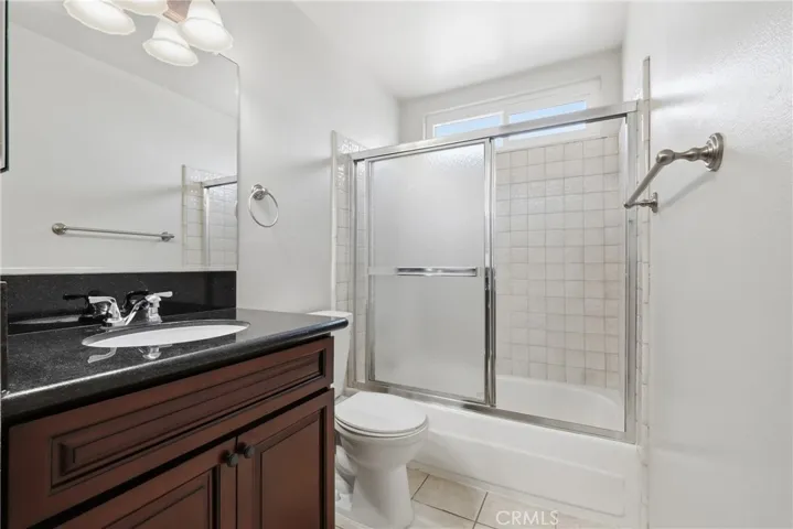 Upstairs hallway bath
