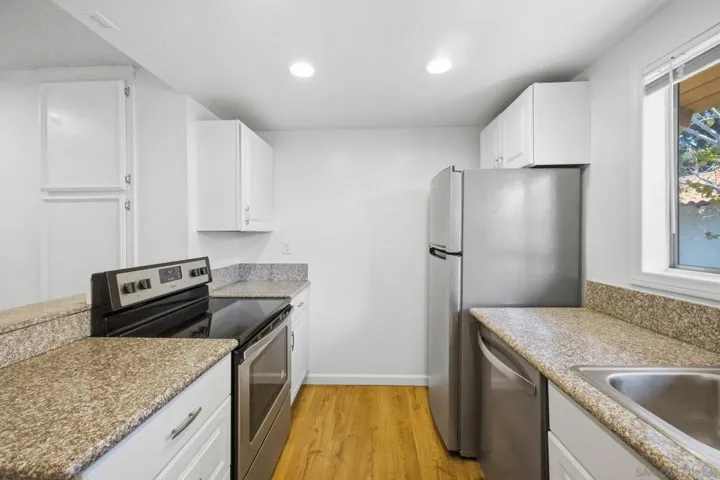 Upgraded kitchen with stainless steel appliances