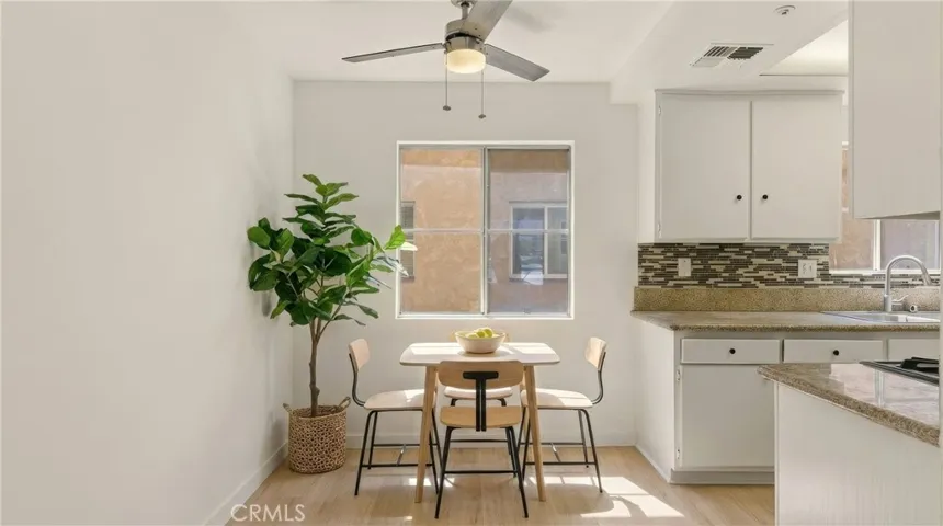 Virtual staged dining room
