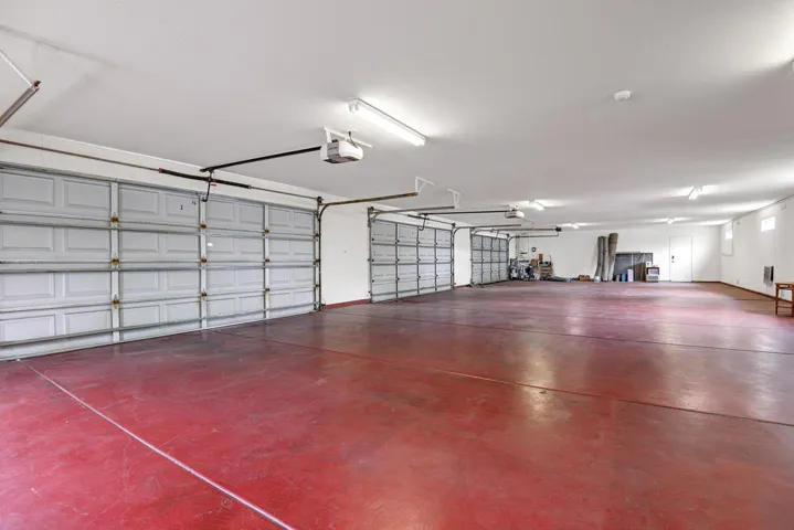 GARAGE.jpg mls