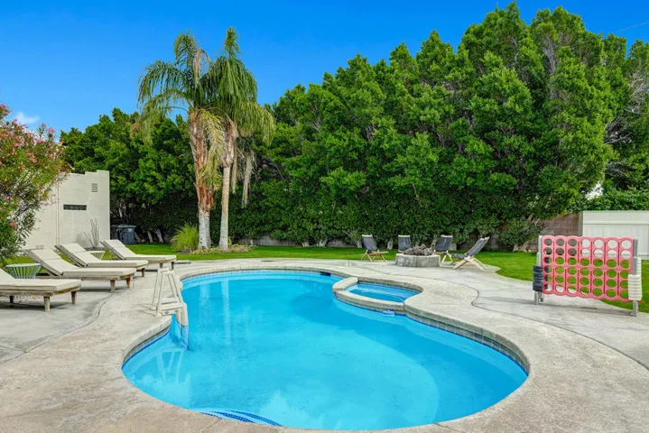 POOL.jpg mls