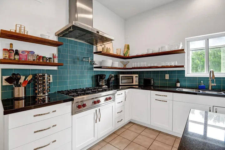 KITCHEN TIGHT CONTINUED.jpg mls