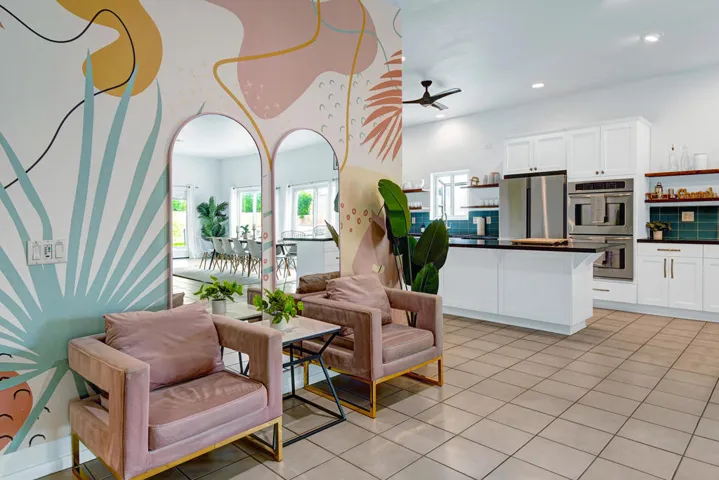 SITTING AREA.jpg mls