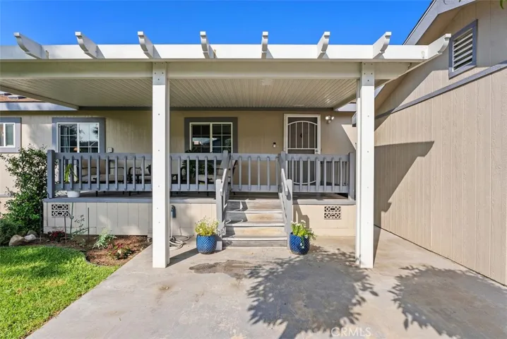 Entrance w/covered porch