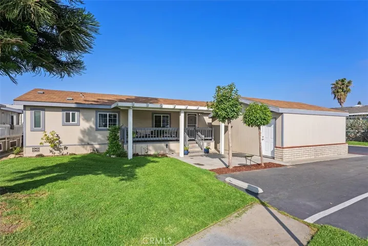 Side entrance w\porch