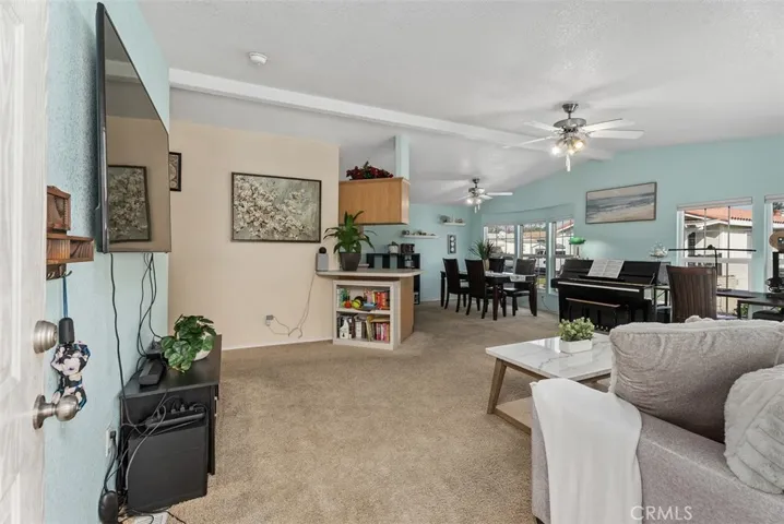 Entrance spacious living room