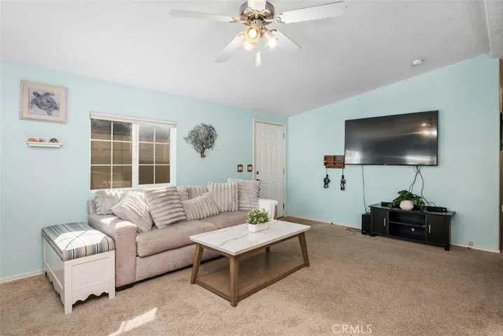 Entrance spacious living room