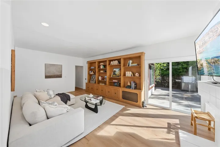 971 San Lorenzo Court, Solana Beach, California 92075