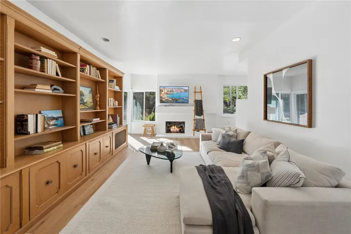971 San Lorenzo Court, Solana Beach, California 92075