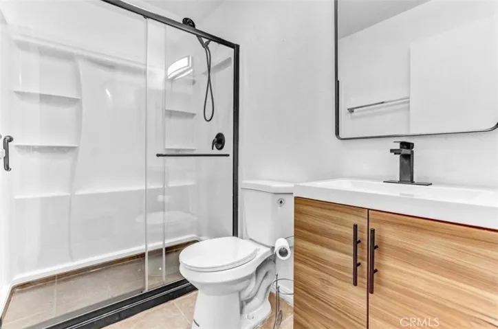 Beautifully updated full bathroom with modern finishes.