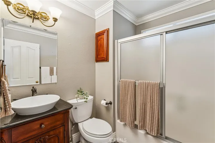 Bathroom #3 (in Middle Level Hallway)
