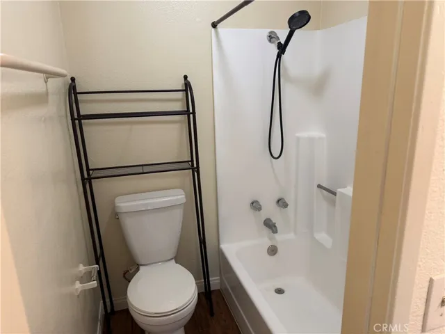 bedroom 1's bathroom