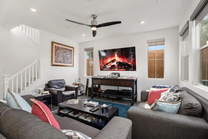 513_11645509_176242-EI-112