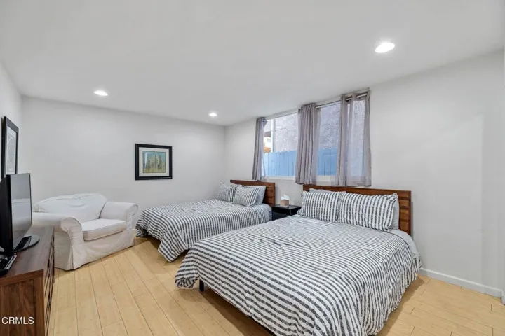 B6JyhjK8