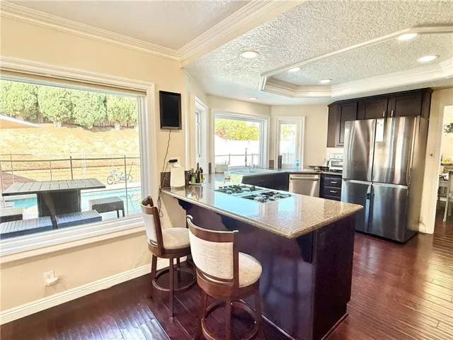 Kitchen breakfast bar