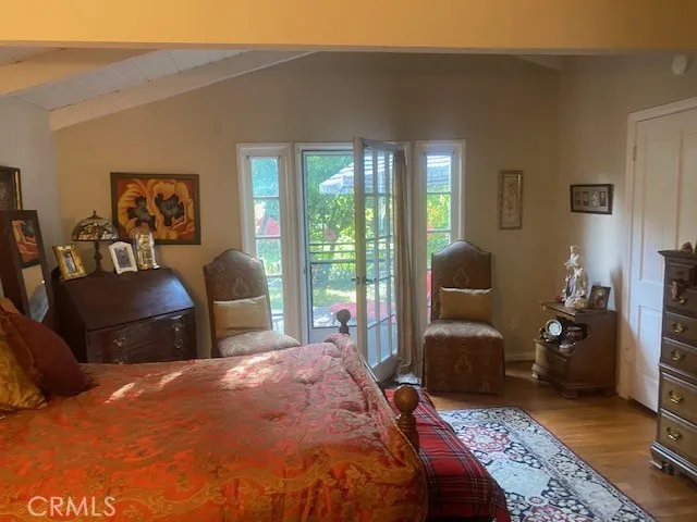 Bedroom w two walk-in closets