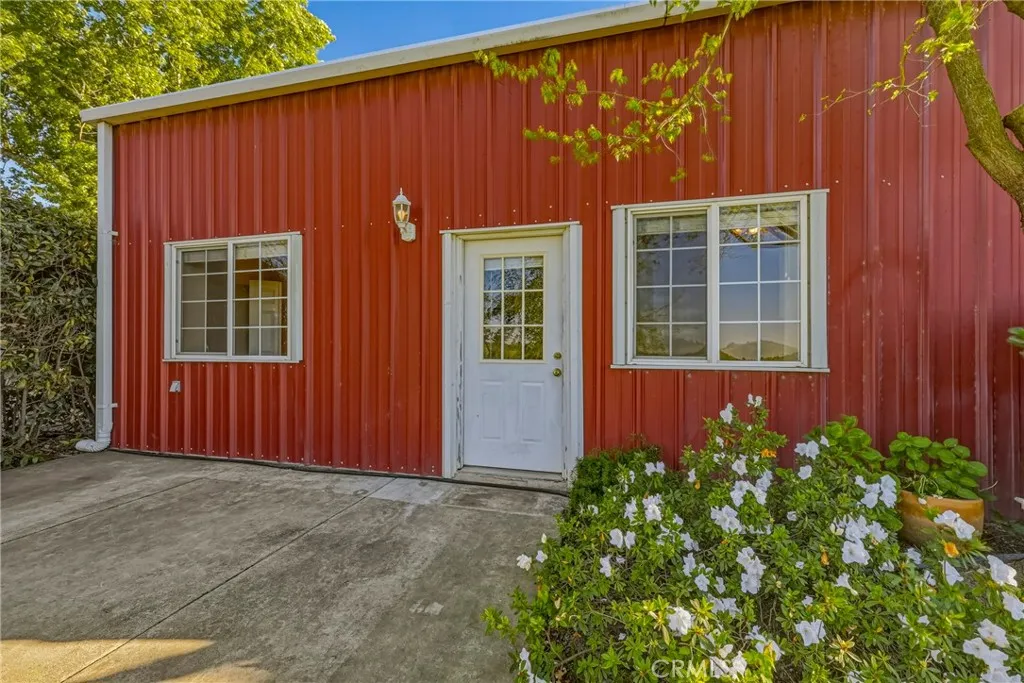 Private patio with panoramic views and entrance to barn bonus rooms