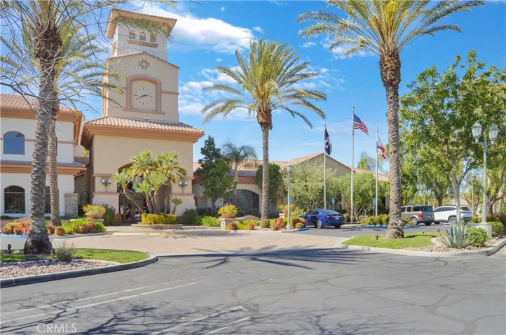 23,000 sq ft Mountain View Lodge entry