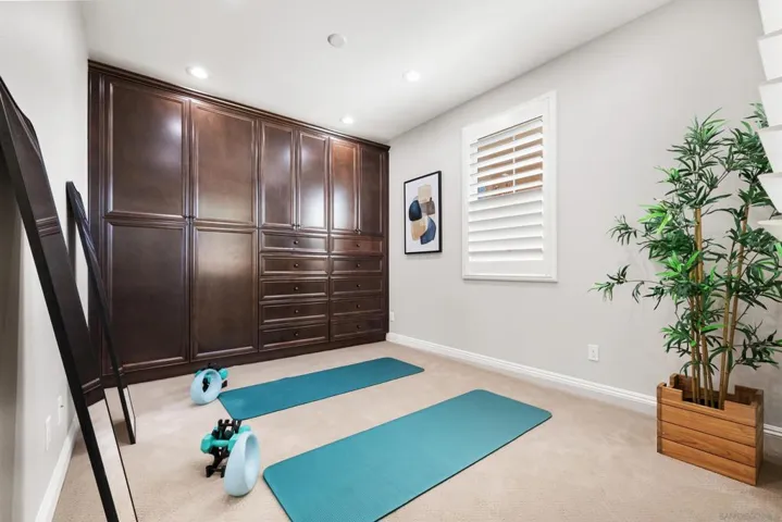 Bonus area off the 1st floor suite - built in storage